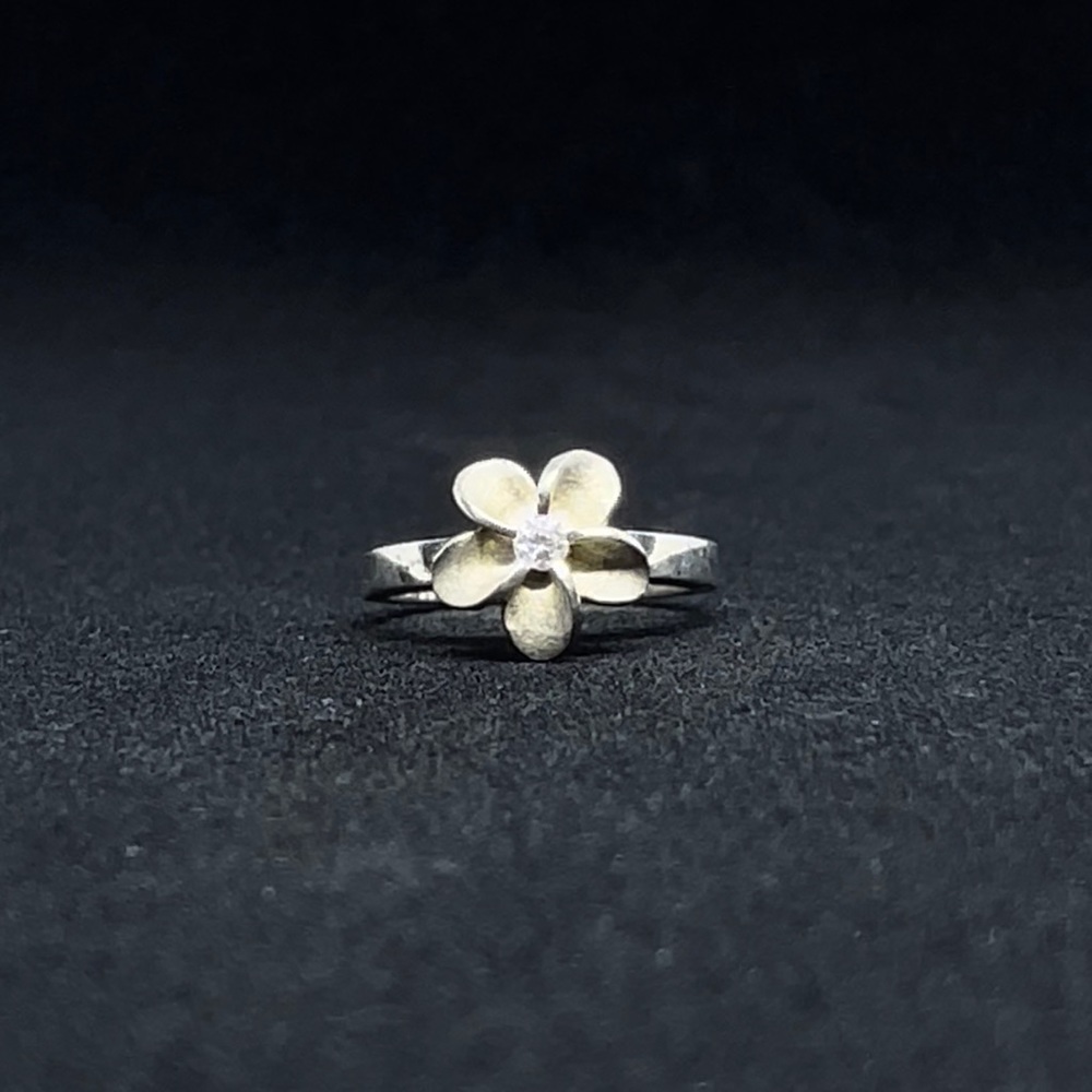 Sterling silver flower ring